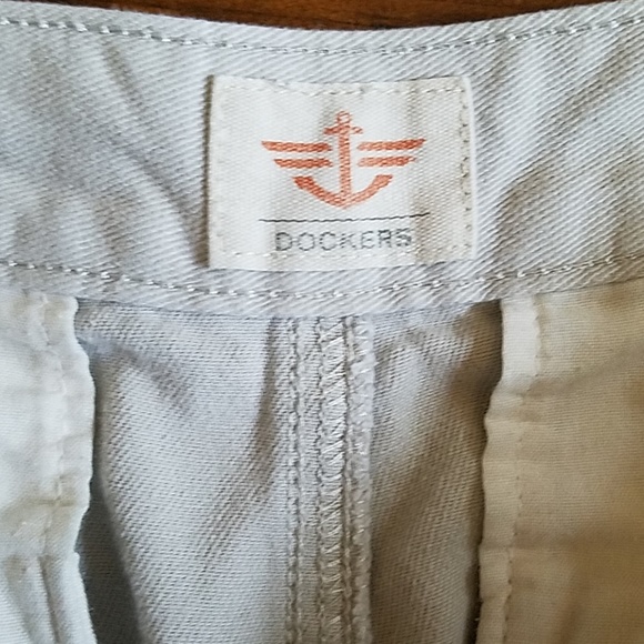 Dockers Cargo Shorts - Picture 3 of 5